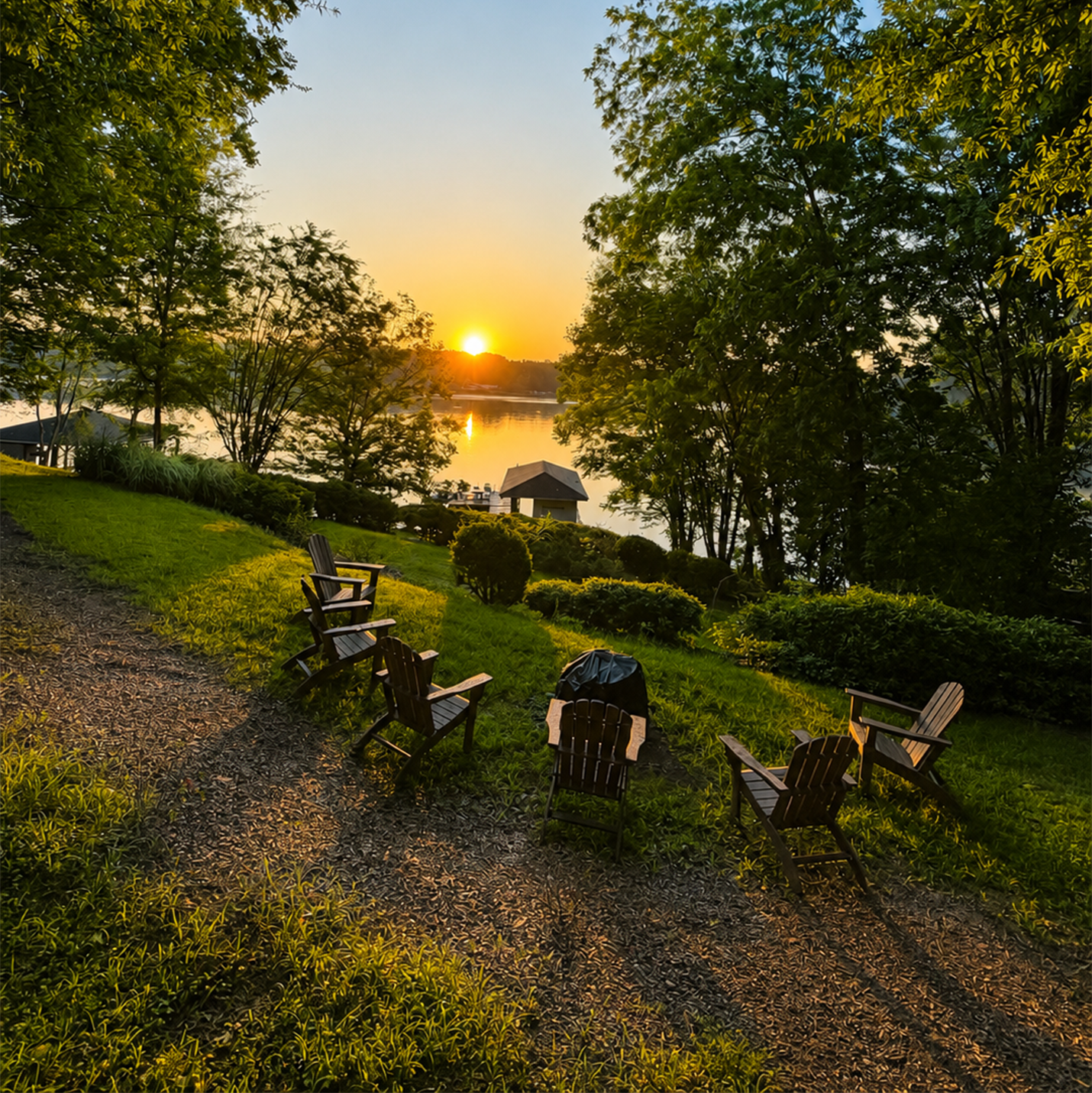 Lake Sinclair sunset at Bobcat Bungalow